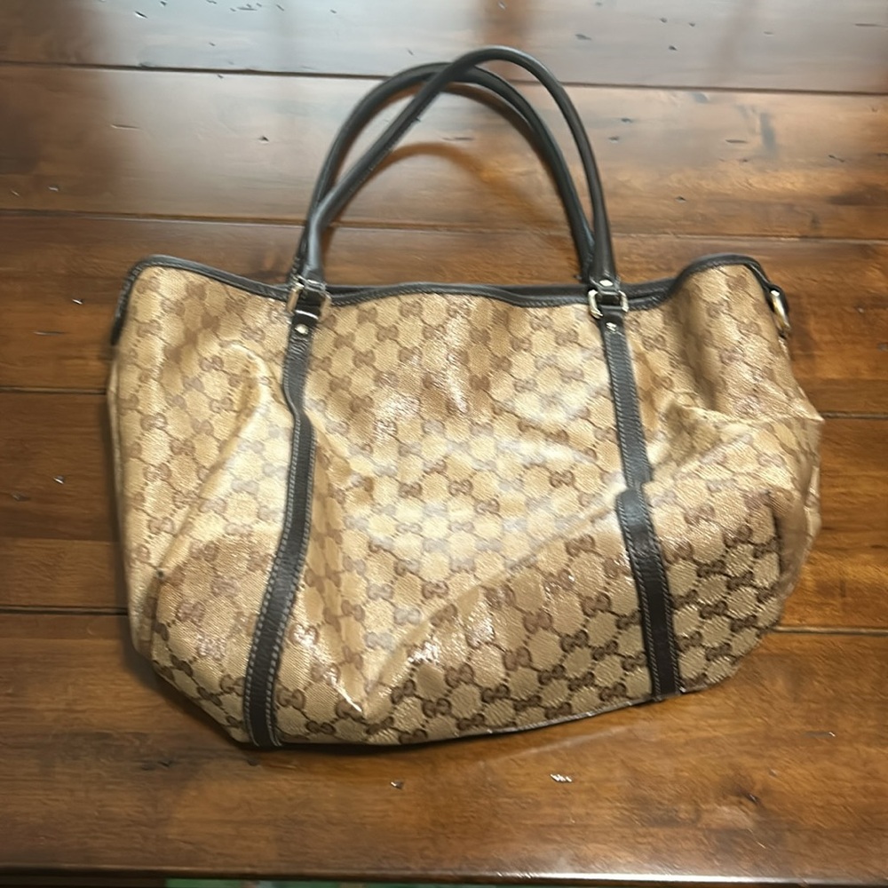 Gucci Handbag - Pre-loved Authentic with Dust Bag included. - Picture 2 of 15